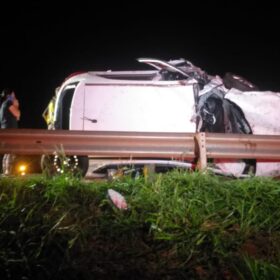 Fotos de Moça que foi ejetada de veículo em acidente na rodovia BR-376, em Maringá morre no hospital
