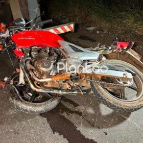 Motociclista morre após bater em caminhão e depois ser atropelado por outros veículos em Maringá Foto 5 Fotos de Motociclista morre após bater em caminhão e depois ser atropelado por outros veículos em Maringá