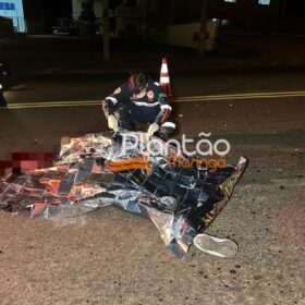 Motociclista morre após bater em caminhão e depois ser atropelado por outros veículos em Maringá Foto 8 Fotos de Motociclista morre após bater em caminhão e depois ser atropelado por outros veículos em Maringá