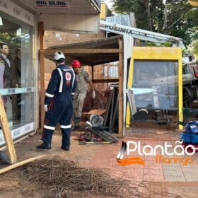 Fotos de Operário fica soterrado após barranco desmoronar em obra em Maringá 