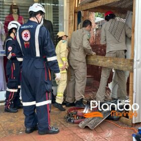 Fotos de Operário fica soterrado após barranco desmoronar em obra em Maringá 