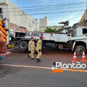 Fotos de Operário fica soterrado após barranco desmoronar em obra em Maringá 