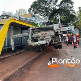 Fotos de Operário fica soterrado após barranco desmoronar em obra em Maringá 