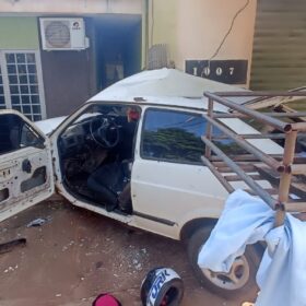 Passageiro morre após carro bater em contra parede e condutor que é amigo da vítima foge sem prestar socorro em Sarandi Foto 16 Fotos de Passageiro morre após carro bater em contra parede e condutor que é amigo da vítima foge sem prestar socorro em Sarandi