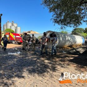 Fotos de Pintores são intoxicados por tinta dentro de caixa d'água em Maringá