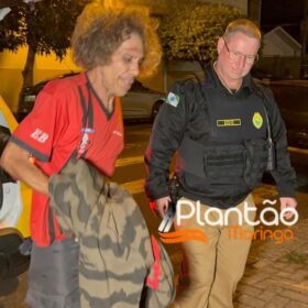Fotos de Suspeito de matar jovem a pedradas em Sarandi, é preso ao passar na frente do velório com a blusa e uma corrente da vítima 