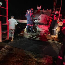 Fotos de Trabalhador é resgatado após ficar com pé preso em caminhão betoneira em Maringá 