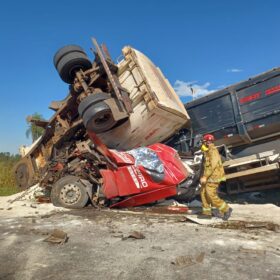 Fotos de Identificado trabalhador que morreu em trágico acidente envolvendo duas carretas