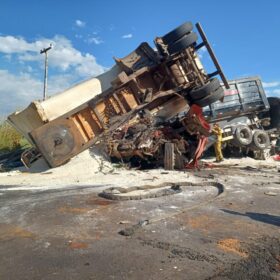 Fotos de Identificado trabalhador que morreu em trágico acidente envolvendo duas carretas