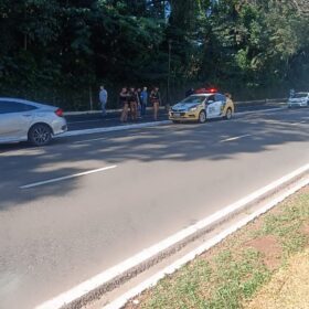Fotos de Adolescente conduzindo carro, se envolve em acidente na Zona 2, de Maringá