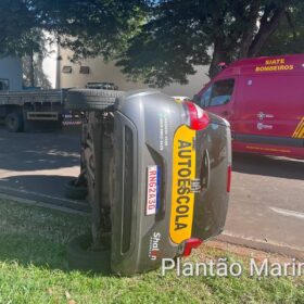 Fotos de Carro de autoescola capota após ser atingido por caminhão em Maringá