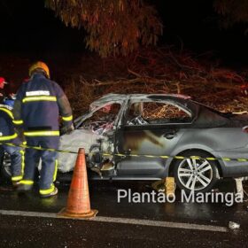 Fotos de Carro explode após batida e motorista morre carbonizado em Maringá