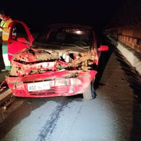Fotos de Condutor morre após ser ejetado de veículo durante capotamento em Mandaguaçu