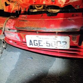 Fotos de Condutor morre após ser ejetado de veículo durante capotamento em Mandaguaçu