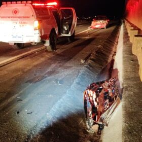 Fotos de Condutor morre após ser ejetado de veículo durante capotamento em Mandaguaçu