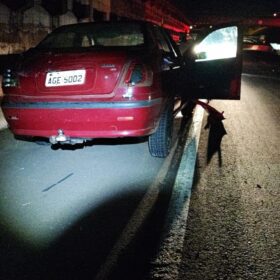 Fotos de Condutor morre após ser ejetado de veículo durante capotamento em Mandaguaçu