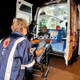 Fotos de Homem com mandado de prisão em aberto é baleado e preso após atacar e tentar tomar arma de policial feminina em Maringá
