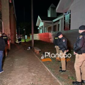 Fotos de Homem é executado com tiro na nuca ao lado de igreja católica em Maringá