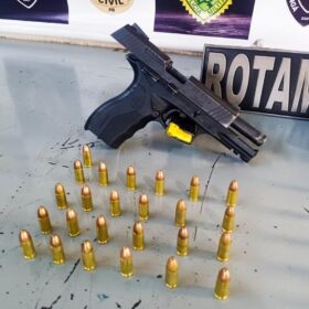 Fotos de Irmãos gêmeos são presos com drogas e armas em Maringá