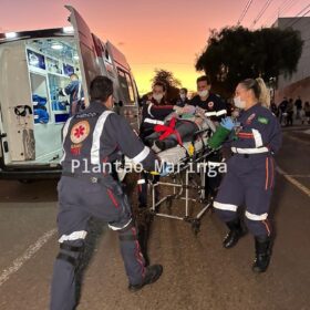 Fotos de Câmera registra mulher caindo da carroceria de caminhonete em Maringá; a vítima morreu logo após dar entrada no hospital