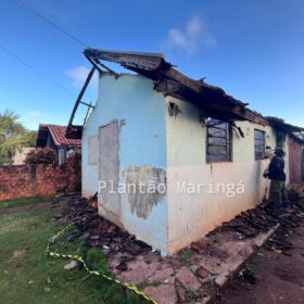 Fotos de Mulher morre carbonizada após incêndio em residência