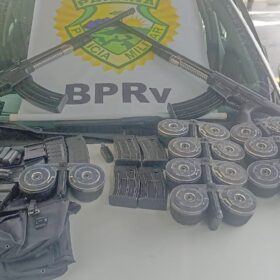 Fotos de Polícia Rodoviária Estadual apreende armas e carregadores caracol para fuzil 556 em Maringá 