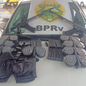 Fotos de Polícia Rodoviária Estadual apreende armas e carregadores caracol para fuzil 556 em Maringá 
