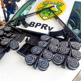 Fotos de Polícia Rodoviária Estadual apreende armas e carregadores caracol para fuzil 556 em Maringá 