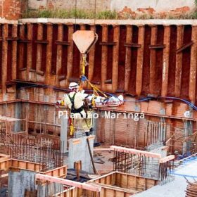 Trabalhador da construção civil é intubado após cair em buraco de fundação de prédio, em Maringá Foto 1 Fotos de Trabalhador da construção civil é intubado após cair em buraco de fundação de prédio, em Maringá