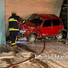 Fotos de Câmeras de segurança mostram veículo capotando e invadindo empresa, em Maringá