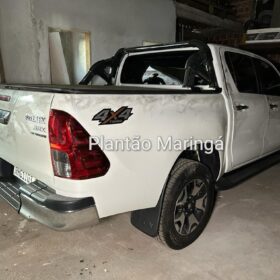 Fotos de Caminhonete roubada em Maringá é encontrada em barracão na cidade de Sarandi 