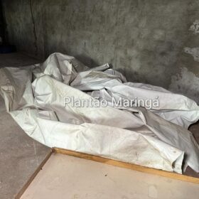 Fotos de Caminhonete roubada em Maringá é encontrada em barracão na cidade de Sarandi 