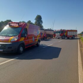 Fotos de Carro capota na rodovia BR-376, em Maringá