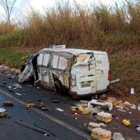Fotos de Dentista morre após carro ficar destruído em acidente na BR-376 