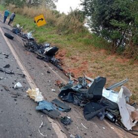 Fotos de Dentista morre após carro ficar destruído em acidente na BR-376 
