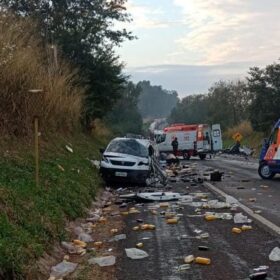 Fotos de Dentista morre após carro ficar destruído em acidente na BR-376 