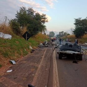 Fotos de Dentista morre após carro ficar destruído em acidente na BR-376 