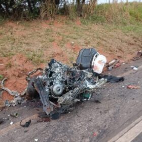 Fotos de Dentista morre após carro ficar destruído em acidente na BR-376 