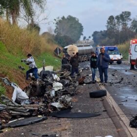 Fotos de Dentista morre após carro ficar destruído em acidente na BR-376 