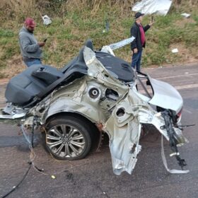 Fotos de Dentista morre após carro ficar destruído em acidente na BR-376 