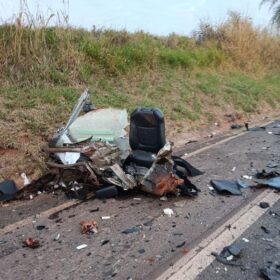 Fotos de Dentista morre após carro ficar destruído em acidente na BR-376 