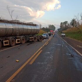 Fotos de Carro fica destruído após acidente impressionante na rodovia BR-376