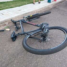 Ciclista é intubado após ser atropelado por carro em Maringá Foto 1 Fotos de Ciclista é intubado após ser atropelado por carro em Maringá