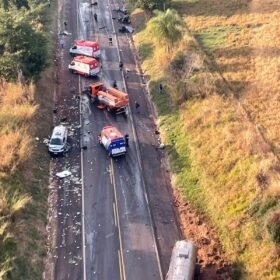 Fotos de Dentista morre após carro ficar destruído em acidente na BR-376 