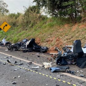 Fotos de Dentista morre após carro ficar destruído em acidente na BR-376 
