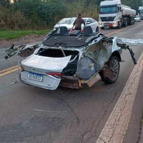 Fotos de Dentista morre após carro ficar destruído em acidente na BR-376 