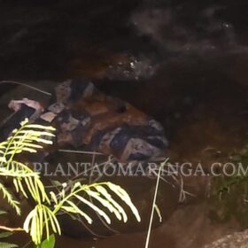 Fotos de Homem é morto e tem corpo jogado dentro de rio - A vítima estava enrolada em um saco plástico