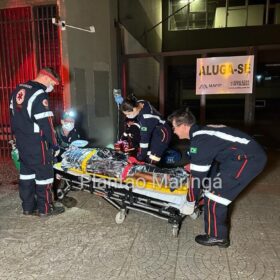 Fotos de Homem é socorrido em estado grave após ser esfaqueado no centro de Maringá