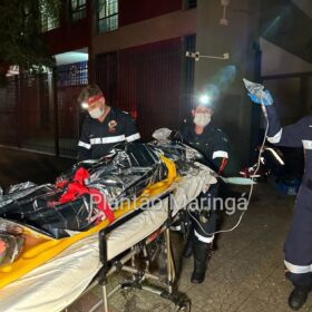 Fotos de Homem é socorrido em estado grave após ser esfaqueado no centro de Maringá