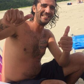 Fotos de Homem morre após carro bater contra árvore em Maringá